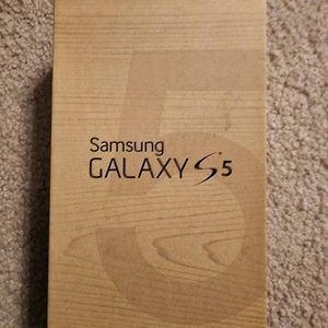 Samsung Galaxy S5 Box and Accessories *NO PHONE*